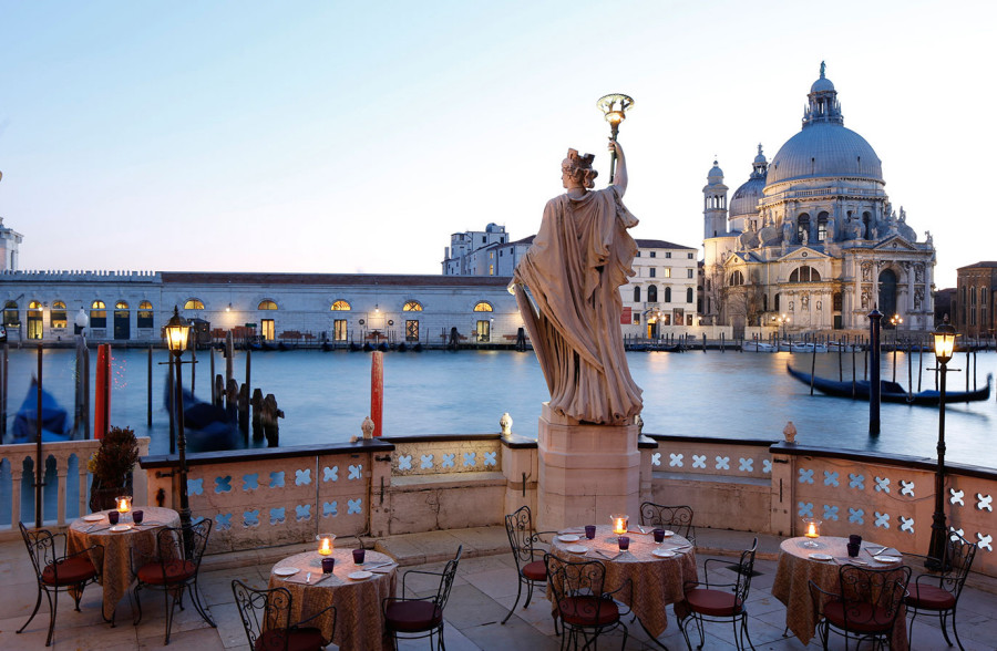 Lussuosa location veneziana per incontri con escort
